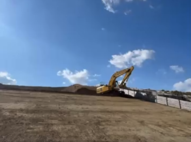 ICTで攻める防潮堤工事。掛川の海岸で“強い法面”をつくる理由